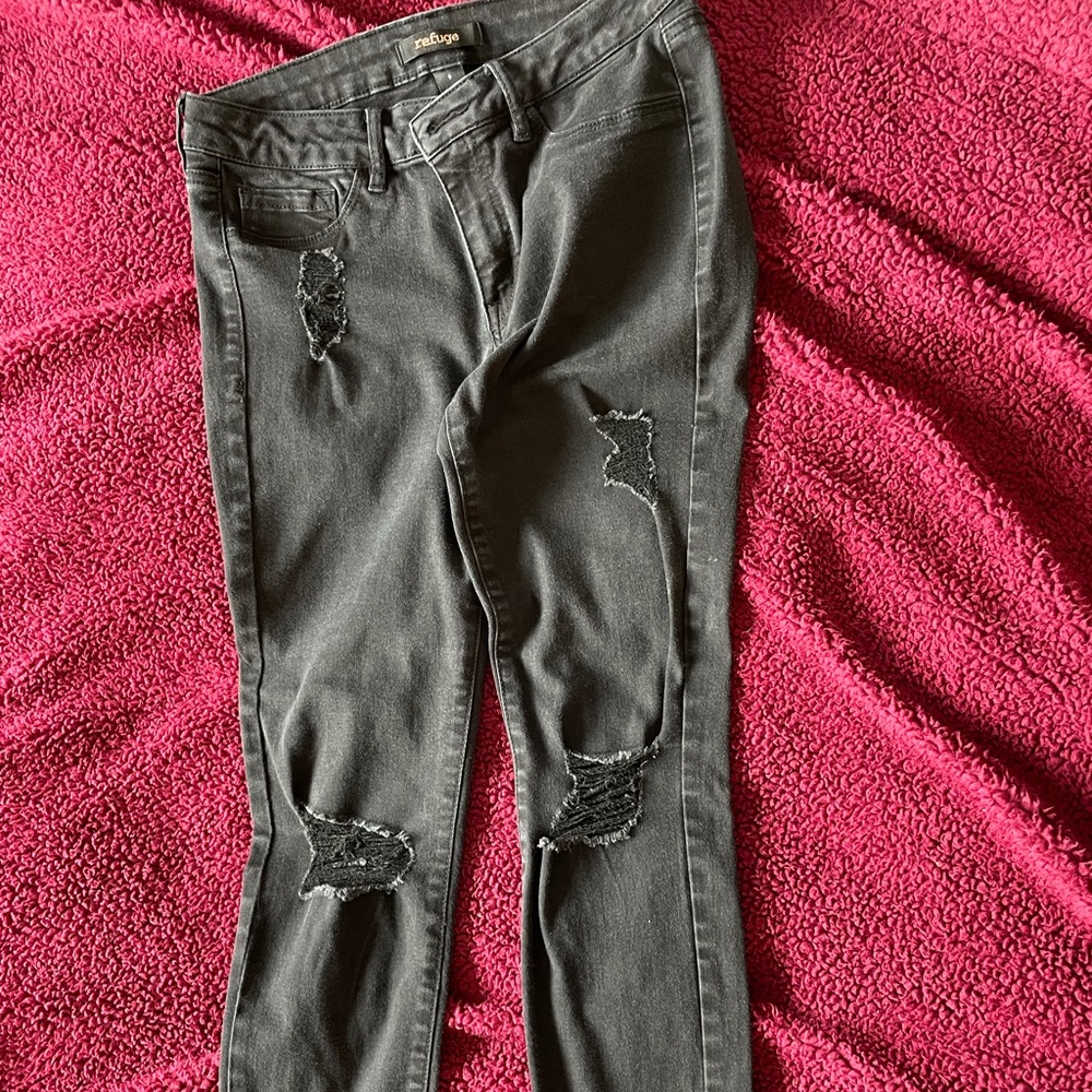Refuge ripped black jeans size 6 frayed hems